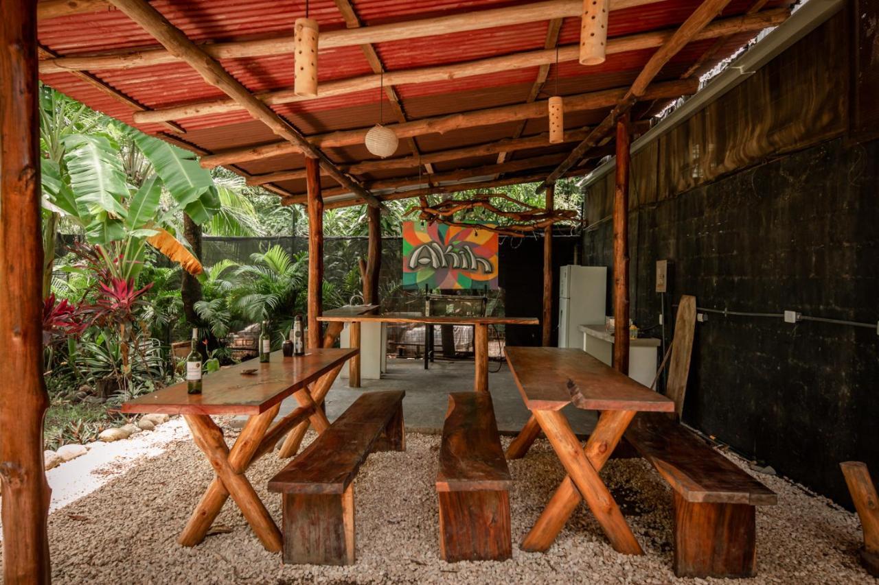 Akih Pods Hostel Playa Santa Teresa  エクステリア 写真