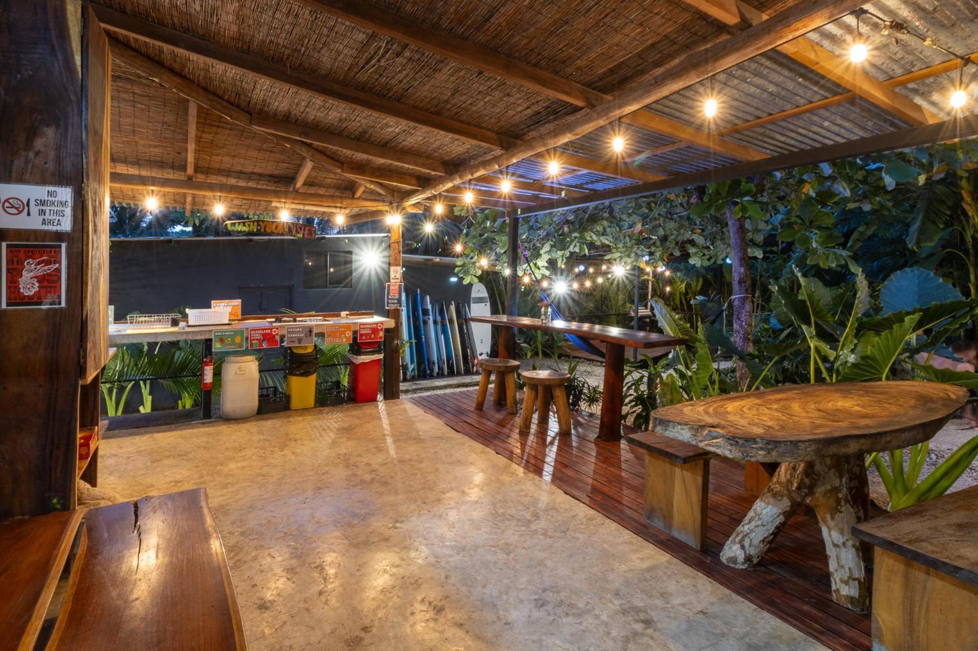 Akih Pods Hostel Playa Santa Teresa  エクステリア 写真