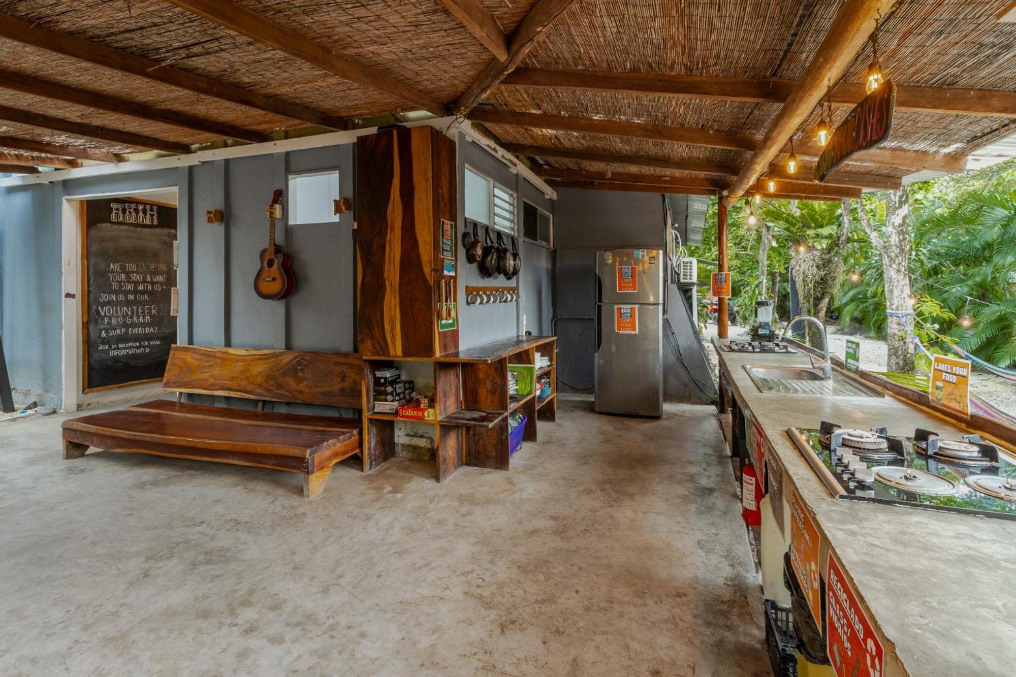 Akih Pods Hostel Playa Santa Teresa  エクステリア 写真