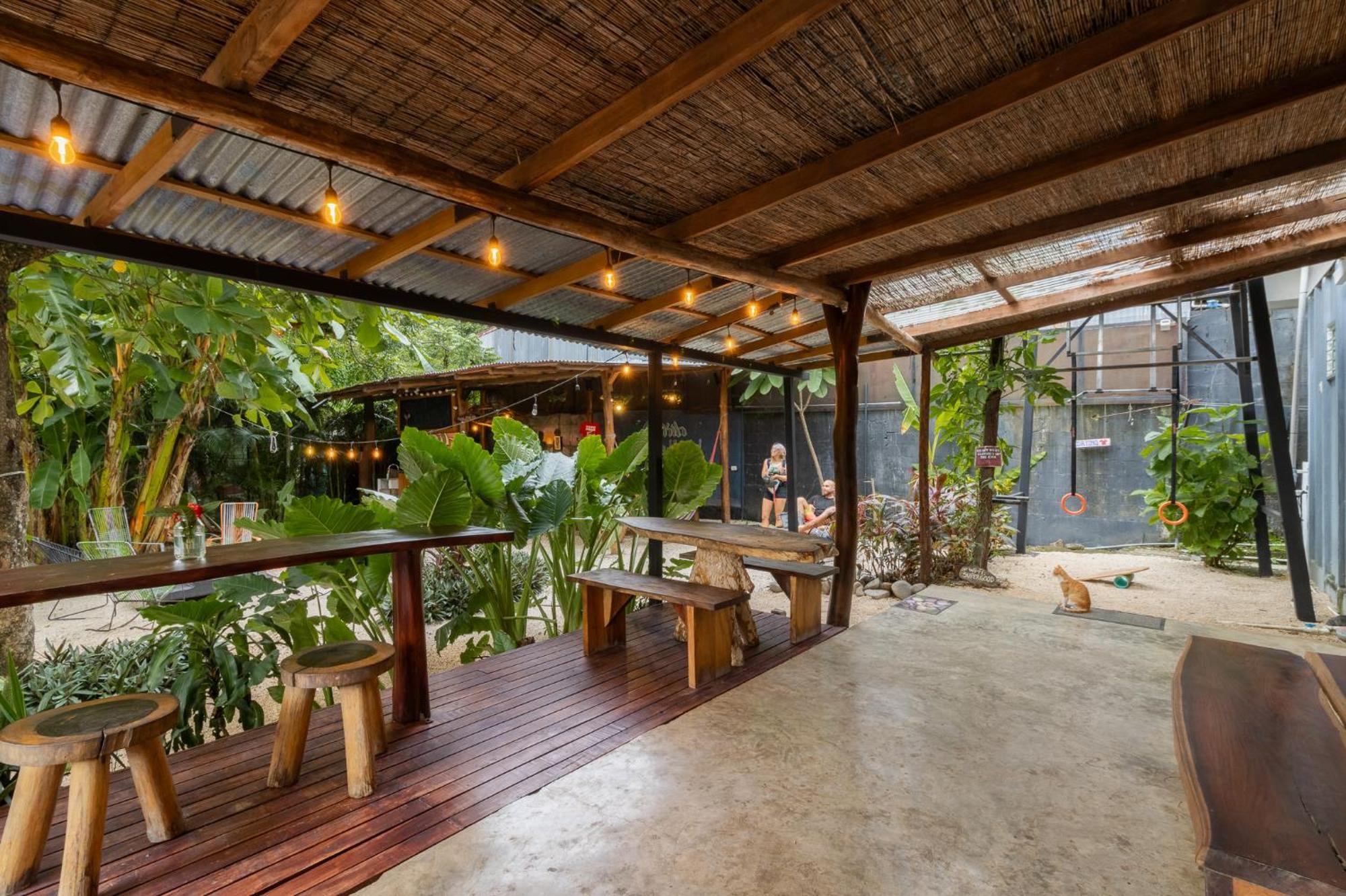 Akih Pods Hostel Playa Santa Teresa  エクステリア 写真