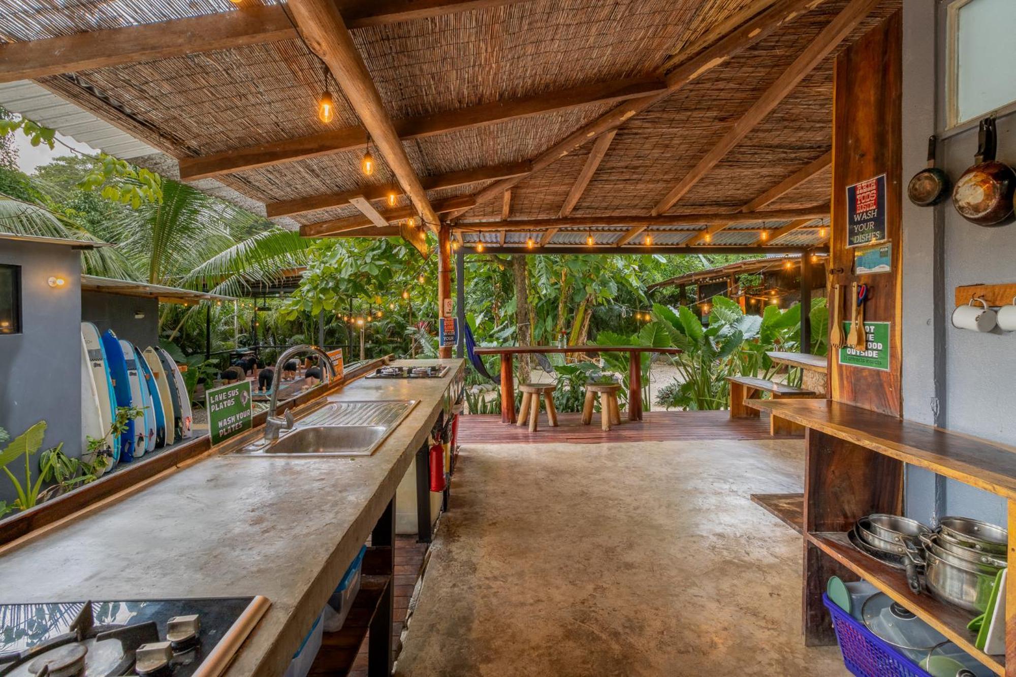Akih Pods Hostel Playa Santa Teresa  エクステリア 写真