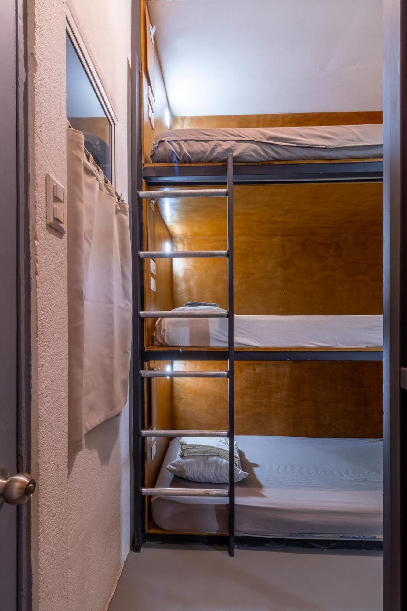 Akih Pods Hostel Playa Santa Teresa  エクステリア 写真